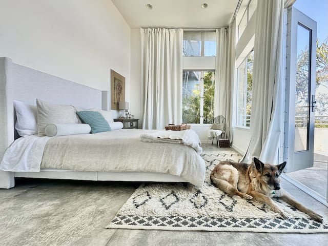 Large luxe space, epic views and easy parking