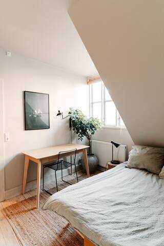 Cosy loft apartment w. private rooftop in hip area gallery image 4