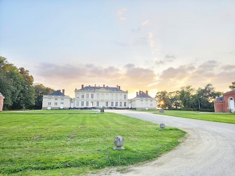 The west Wing of château de Craon - pool & tennis