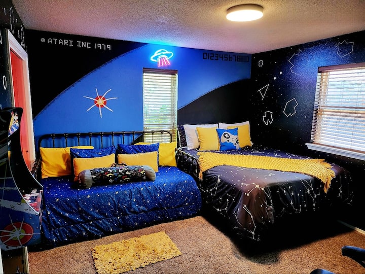 Guest Room #2 Queen Bed + 2 Twin Beds (can be converted to one Queen) + Smart T.V.  + Asteroids Arcade 