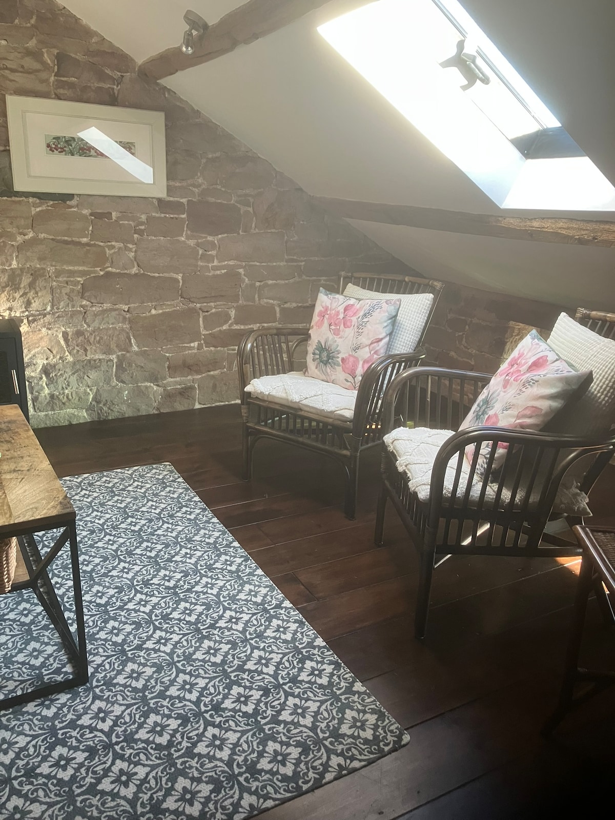 Top Airbnb: 16 Century Courtyard Cottage edge of Lake District a Cumbria