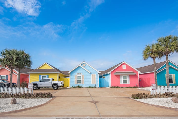 Blue Barracuda: Sparkling Pool, Peaceful Patio, King Bed, & 5 Mins To Beach!️ - Texas