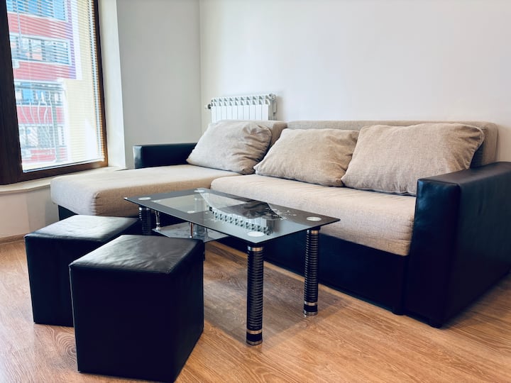 Bright New Apartment With Parking At The Center!