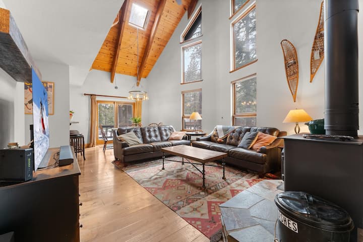 Tahoe Donner A-frame - Private Hot Tub & Firepit - Truckee, CA