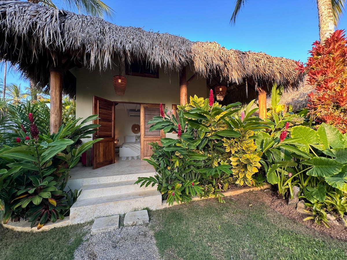 Casita has a wrap around porch. A lower level bedroom and an upper level bedroom. One bathroom