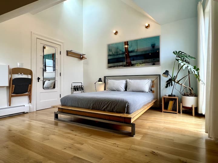 Large Light Filled Quiet Artist Built 2br Apt - San Francisco, CA