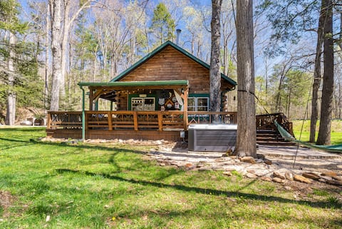 Luxurious Cabin By the Creek! Inground pool! Spa!