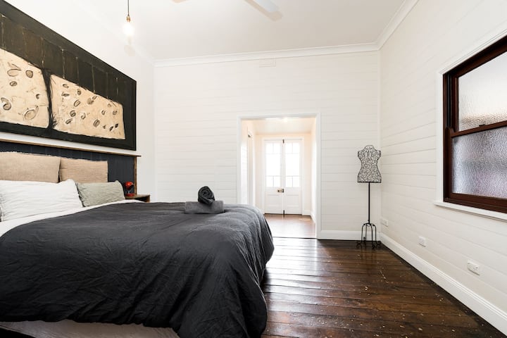 The Alison room. Queen bed with Hale Mercantile linen. Private bathroom also attached.