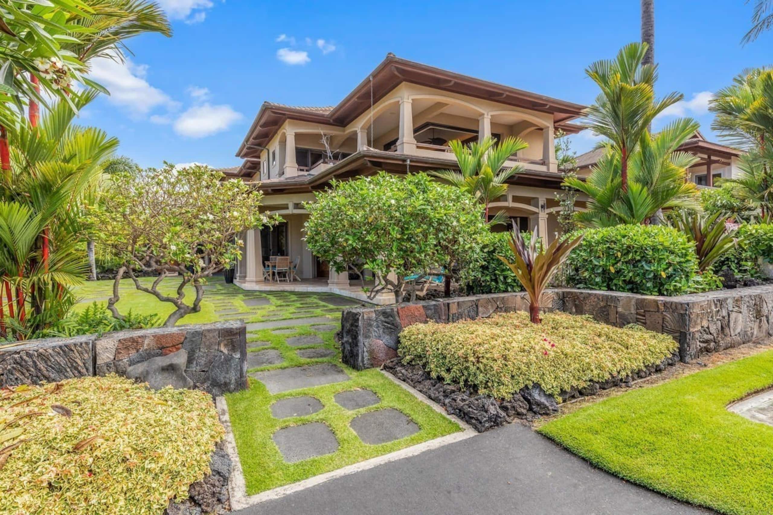 Home in Kailua-Kona · ★4.93 · 4 bedrooms · 7 beds · 5.5 baths - Image 1