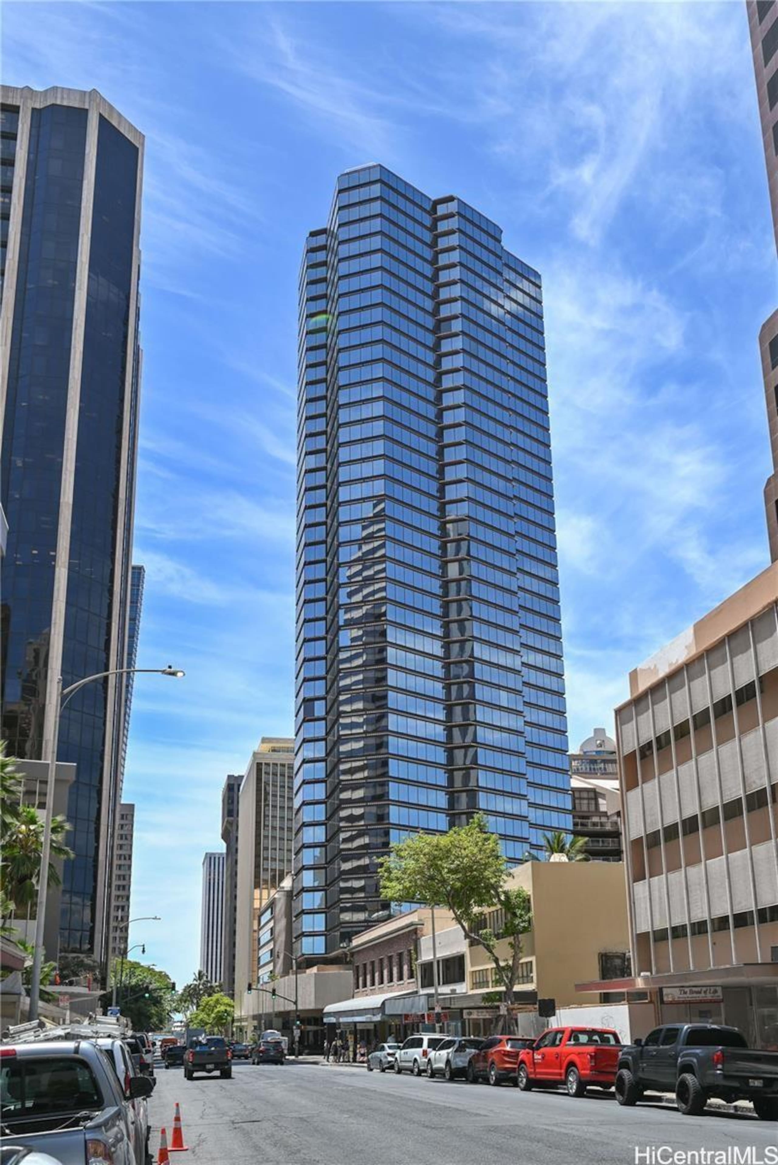 Condo in Honolulu · ★4.96 · 1 bedroom · 2 beds · 1 bath - Image 9