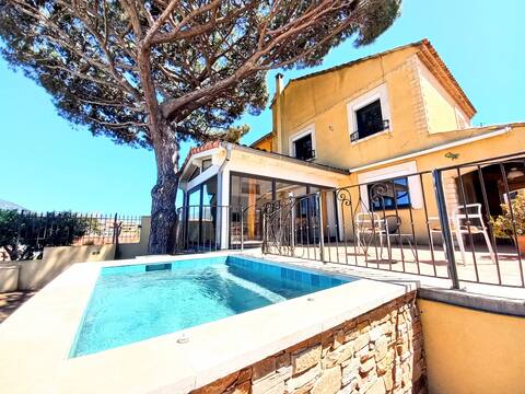 Sea view villa, pool/spa, walking distance to beaches