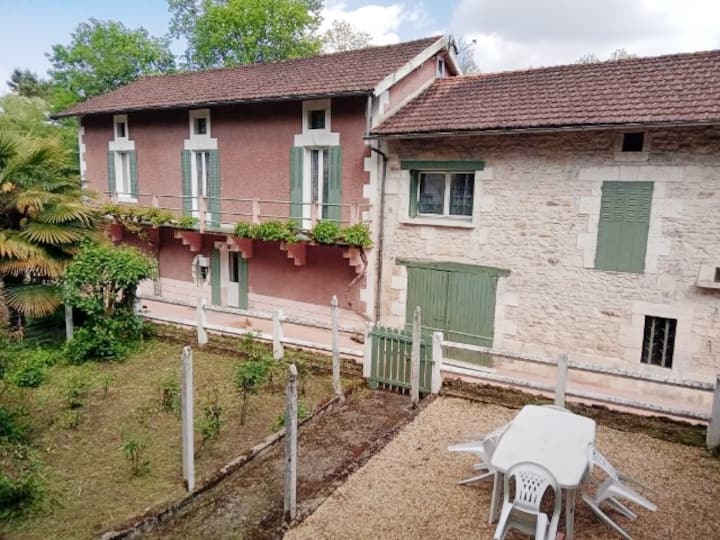 Maison Au Bord De La Rivière
Dronne  Périgord Vert - Nontron
