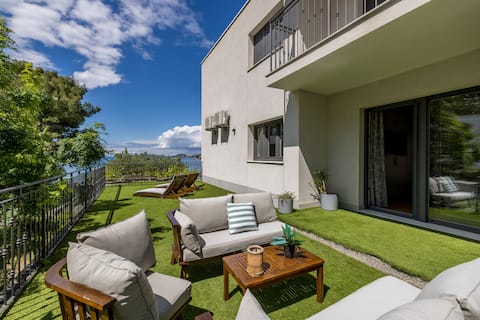 Luxury Beachfront Apartment Nada near Split