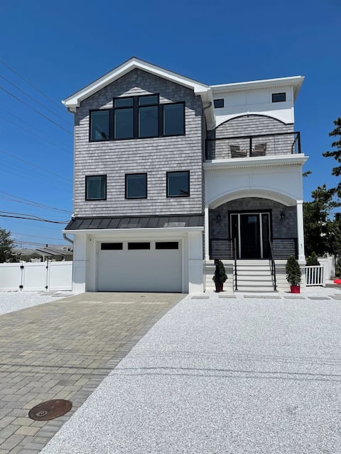 Harvey Cedars (w/pool) 5 Br, 4.5 ba on Ocean block