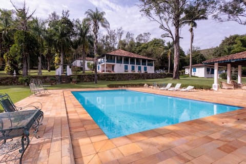 Serra Negra with pool and lots of greenery