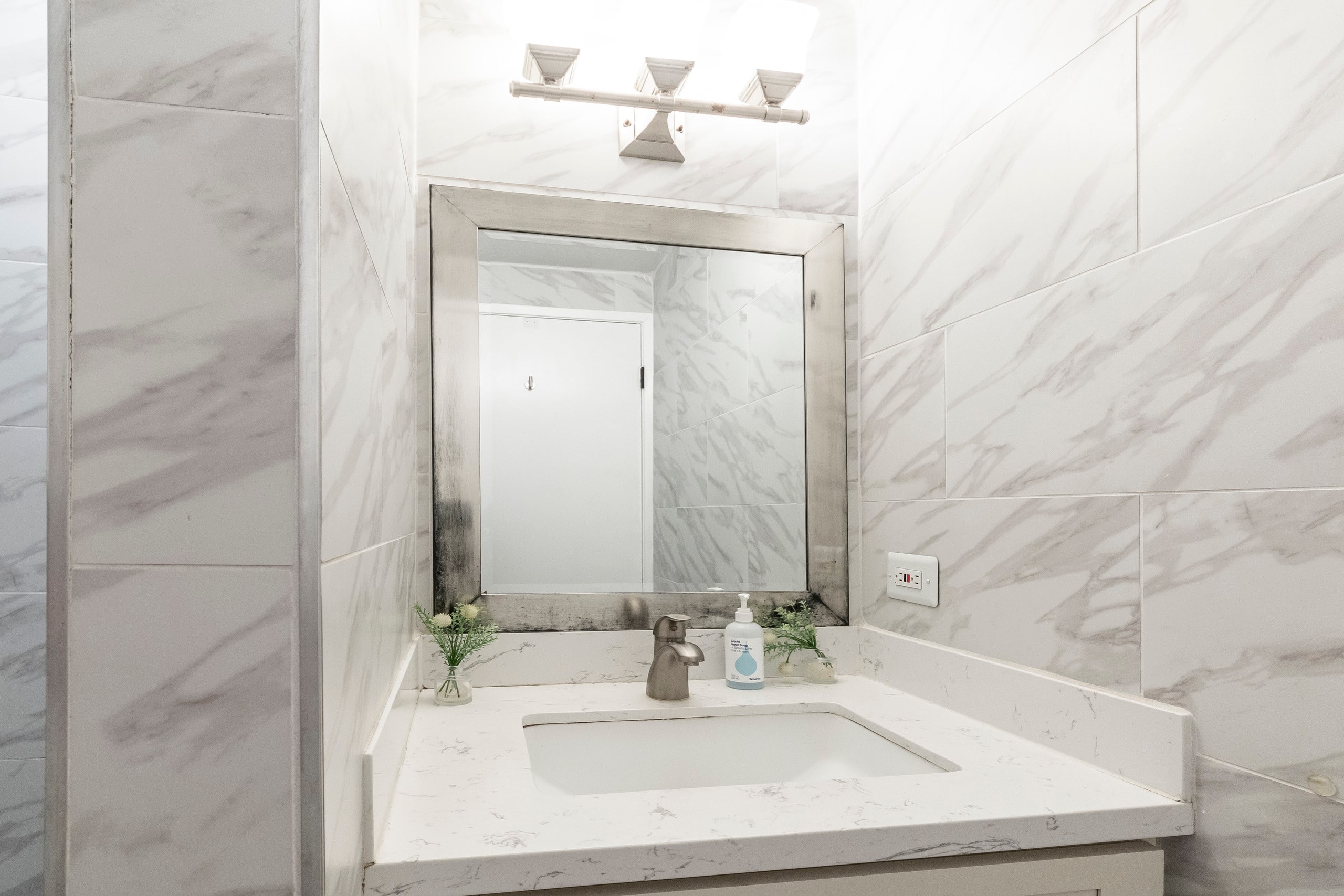 Condo in Honolulu · ★4.68 · Studio · 2 beds · 1 private bath - Image 8