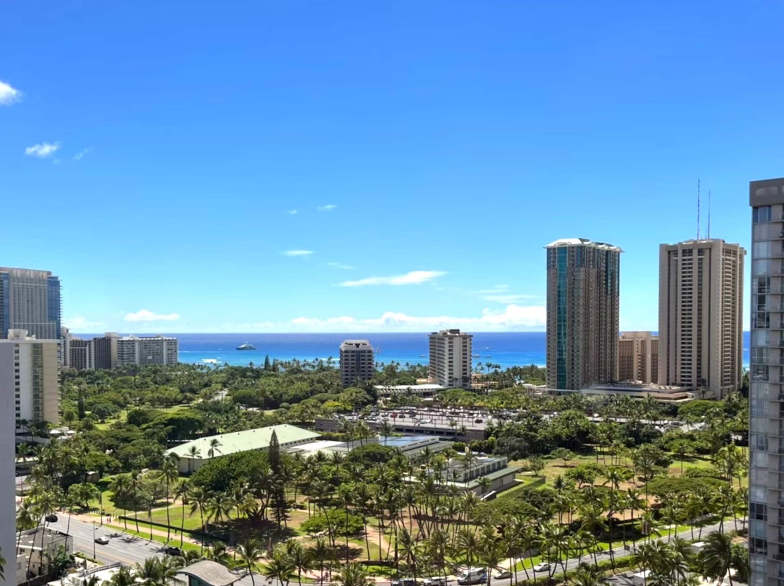 Condo in Honolulu · ★4.68 · Studio · 2 beds · 1 private bath - Image 25