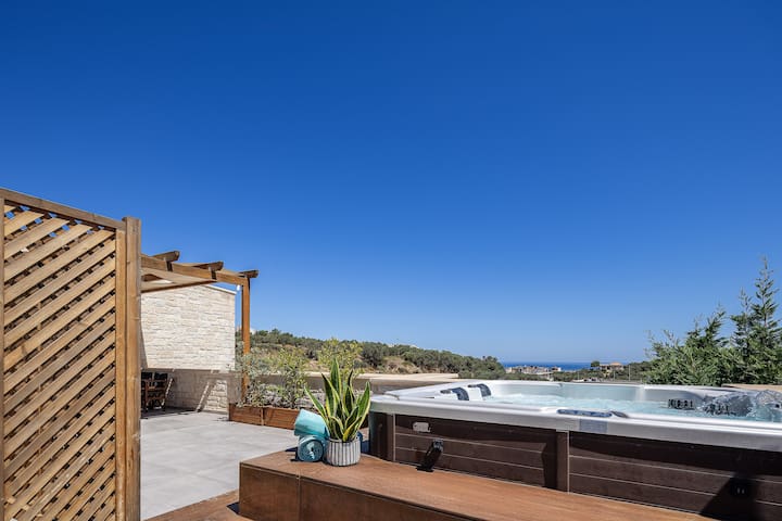 Perfect location, private pool, hot tub and gym! gallery image 5