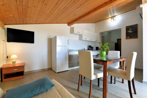 Top performing Airbnb: Apartment Goranka 5, Murter, Croatia in Općina Murter Kornati
