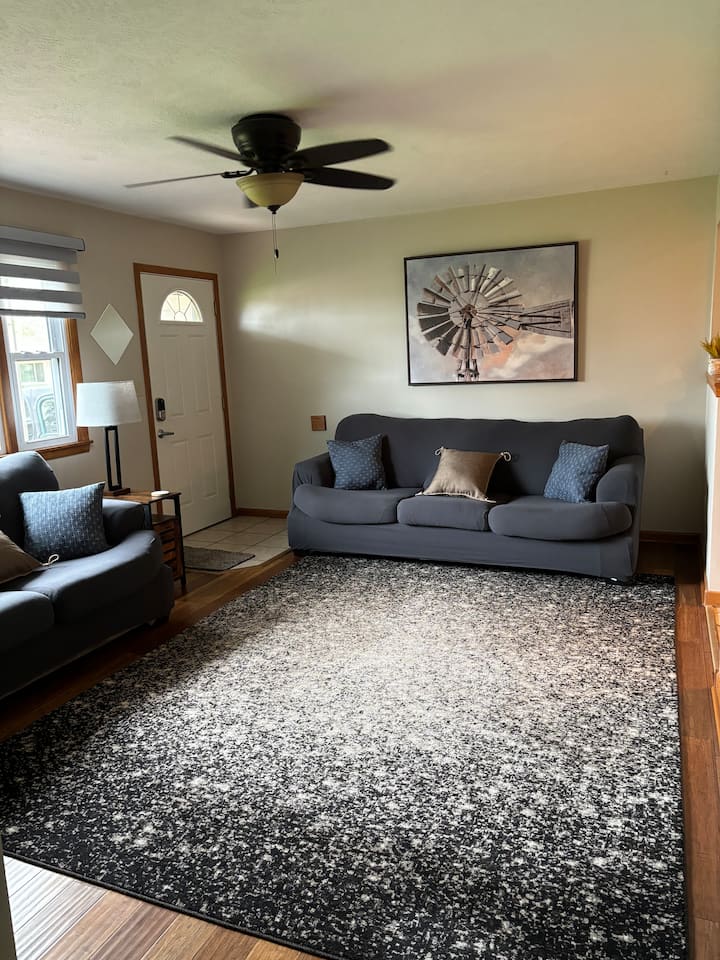 Super Clean Kansas Themed Home Child/pet Friendly - Salina, KS