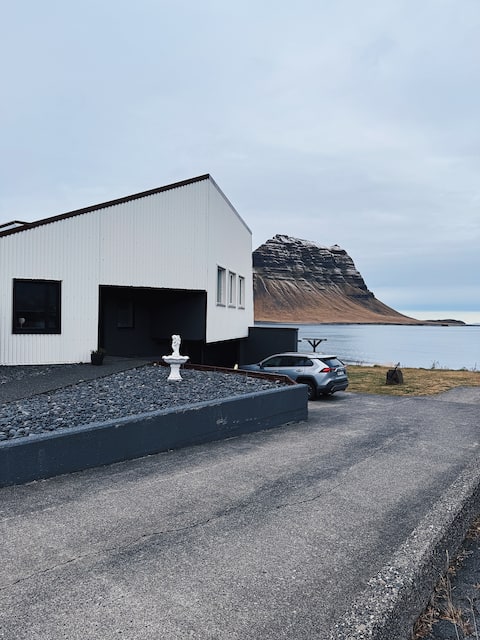 Kirkjufell Oceanfront Villa