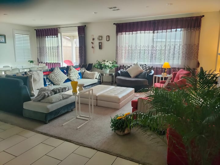 Home For Guests - Eastvale, CA