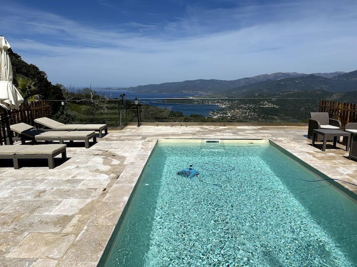 Bas De Maison En Pierre Avec Piscine - Korsika