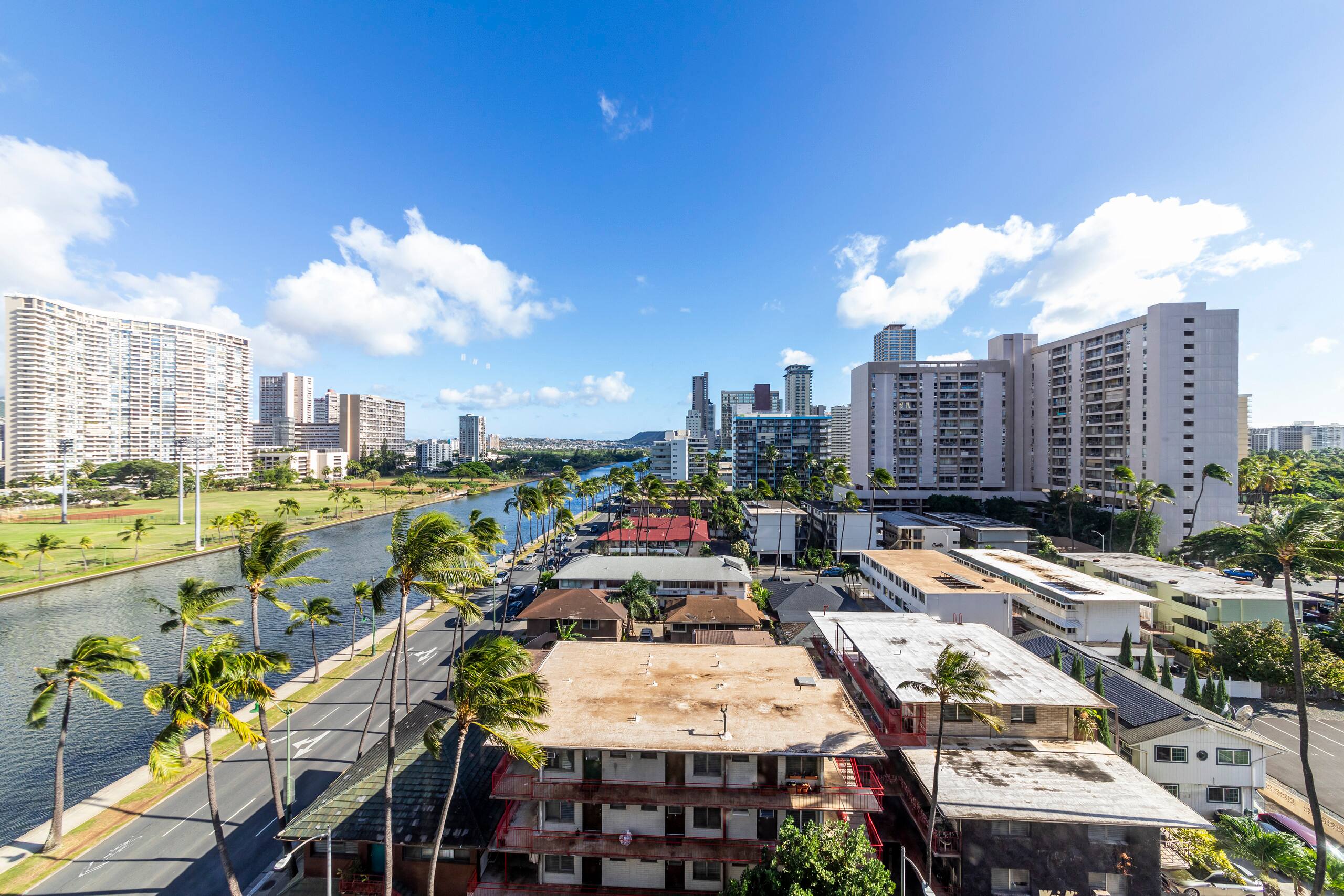 Condo in Honolulu · ★4.79 · Studio · 2 beds · 1 private bath - Image 8