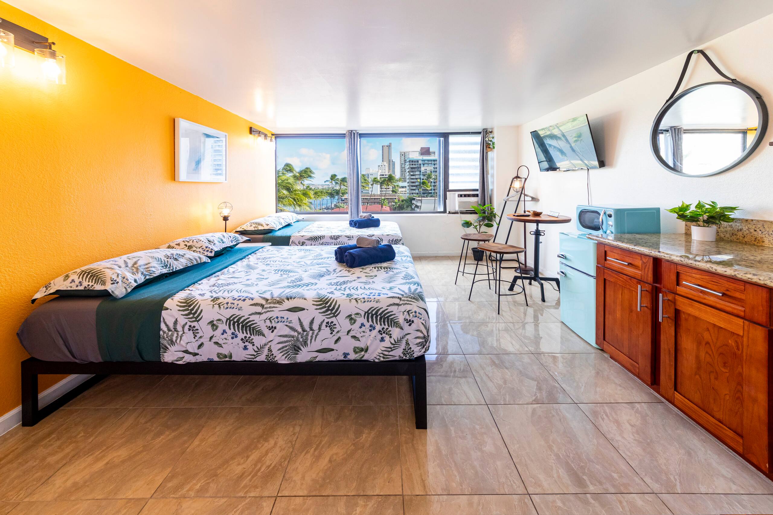 Condo in Honolulu · ★4.79 · Studio · 2 beds · 1 private bath - Image 5