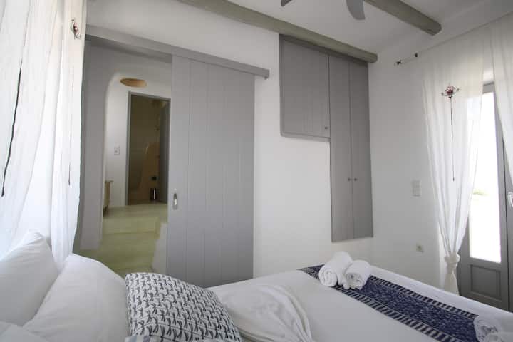 Bedroom with Queen-size Bed