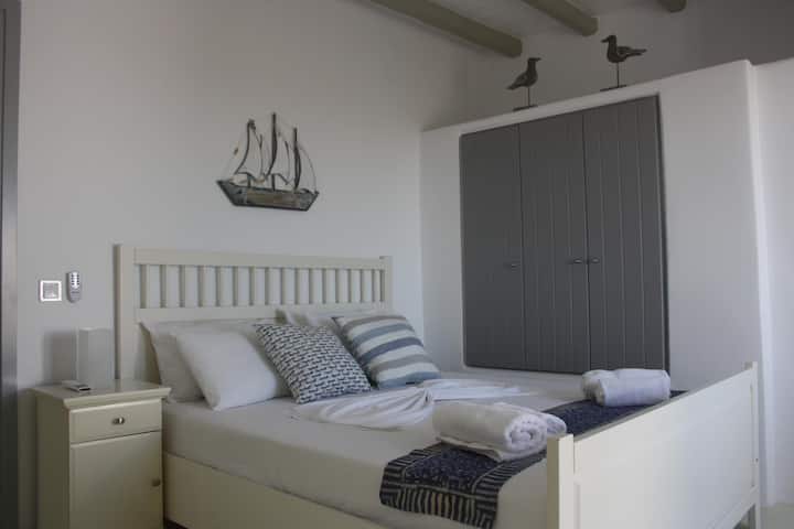Bedroom with Queen-size Bed