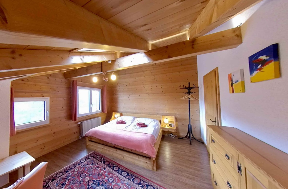 Chumba cha kulala "Silvretta" na kitanda kikubwa cha mara mbili 180x 200cm na kitanda cha ziada kwa mtu wa 9 kwa ombi kwenye ghorofa ya 2