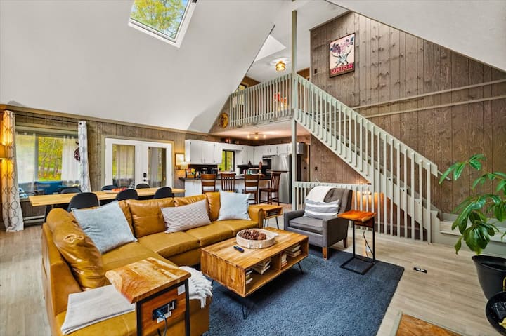 Big Bass Lake Chalet: Pools, Trails & More