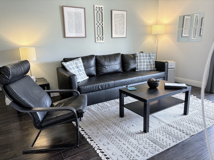 2br Pool-view Balcony Near Strip | Hot Tub Parking - Las Vegas, NV