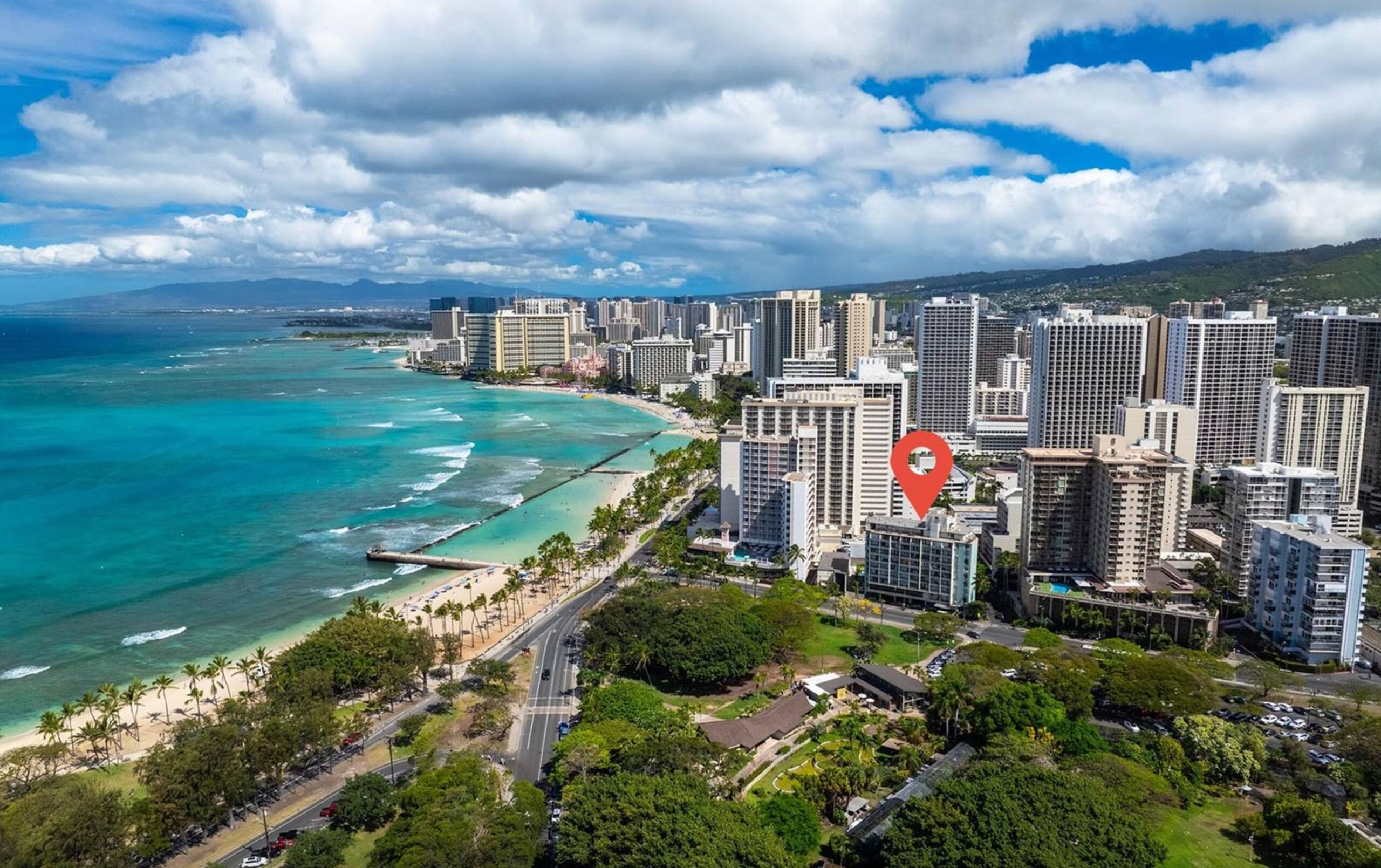 Condo in Honolulu · ★4.82 · Studio · 1 bed · 1 private bath - Image 15