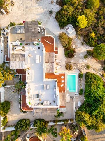 Villa Alba Puglia, infinity pool & stunning views gallery image 2