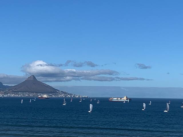 Beachfront apartment with exquisite views gallery image 3