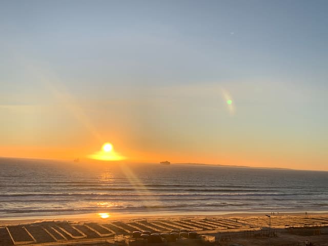 Beachfront apartment with exquisite views gallery image 4