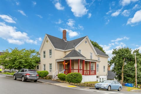 Professional Living Spaces for Large Group Sharing