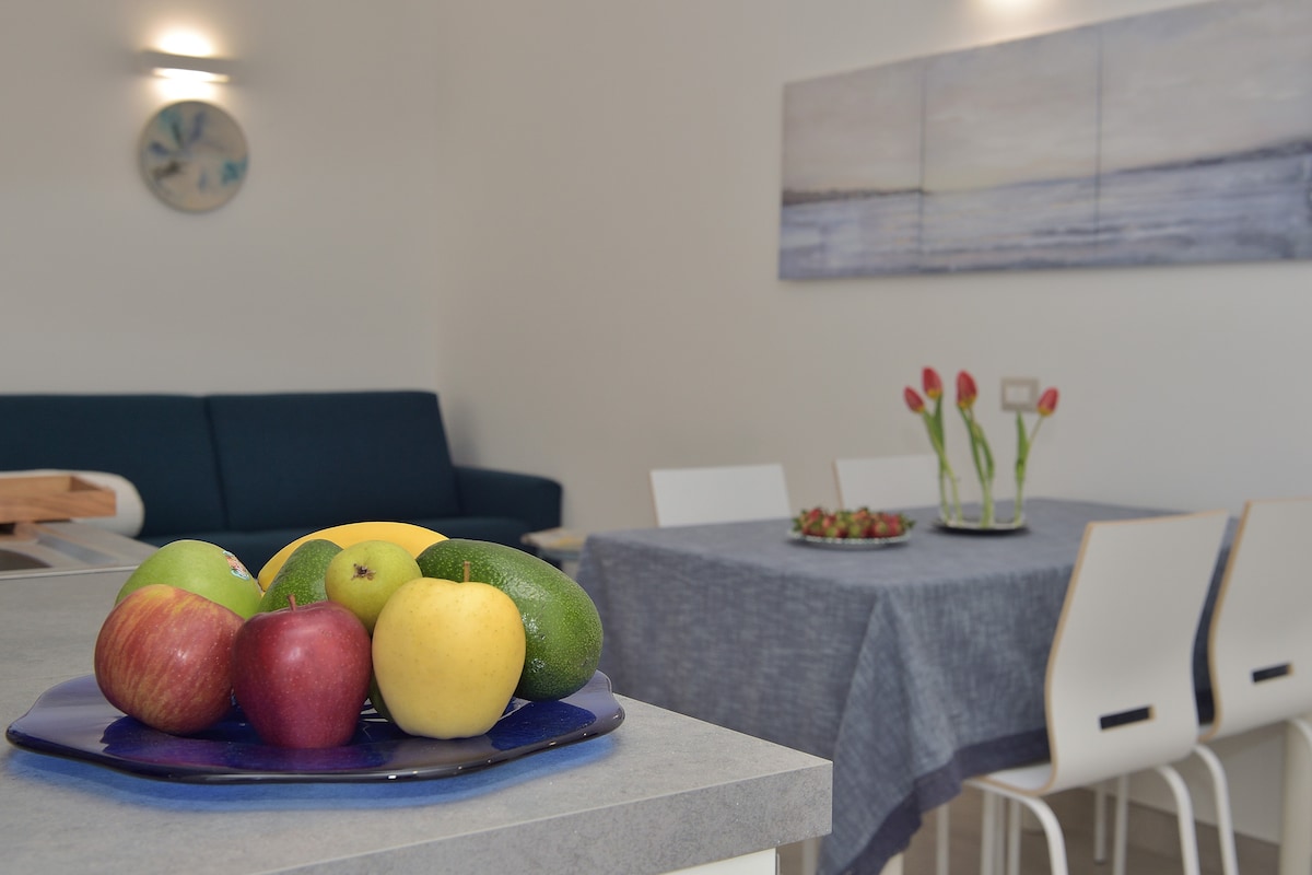 Popular Airbnb listing: Casamari Cobalto - apartment with sea view in Maiori