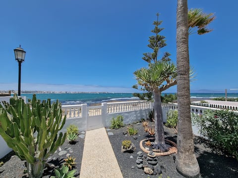 Top Airbnb: Villa La Maja Beachfront in Corralejo en La Oliva