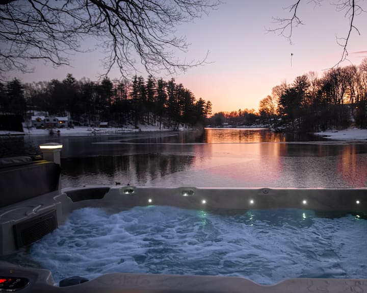 Lakefront Cozy - Swimspa, Firepit, Ski 20 Min Away - Connecticut