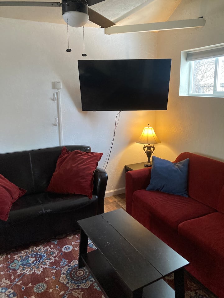 Cute Centrally Located Studio W/hi-speed Wifi - Anchorage, AK