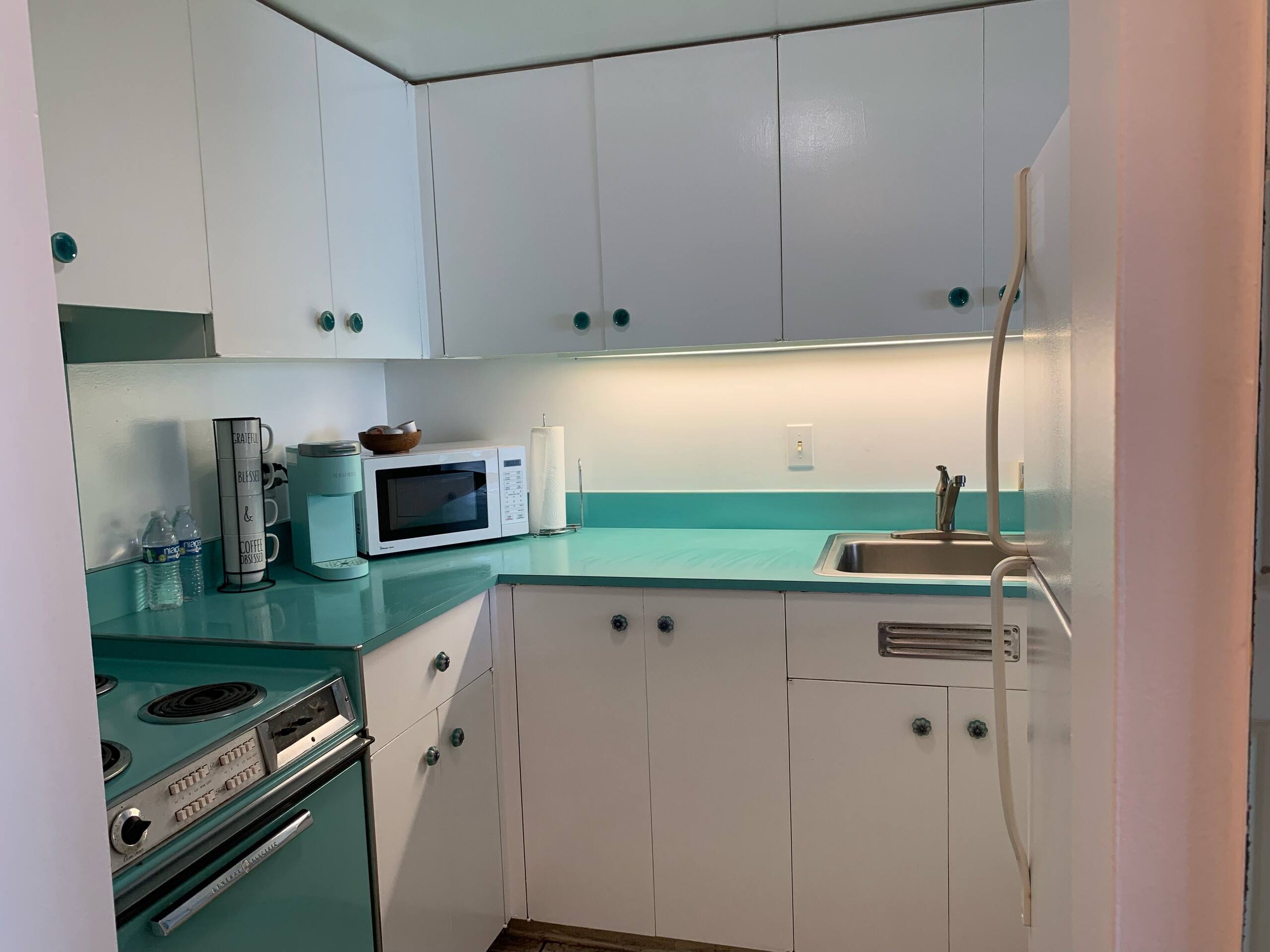 Condo in Honolulu · ★5.0 · Studio · 2 beds · 1 private bath - Image 6