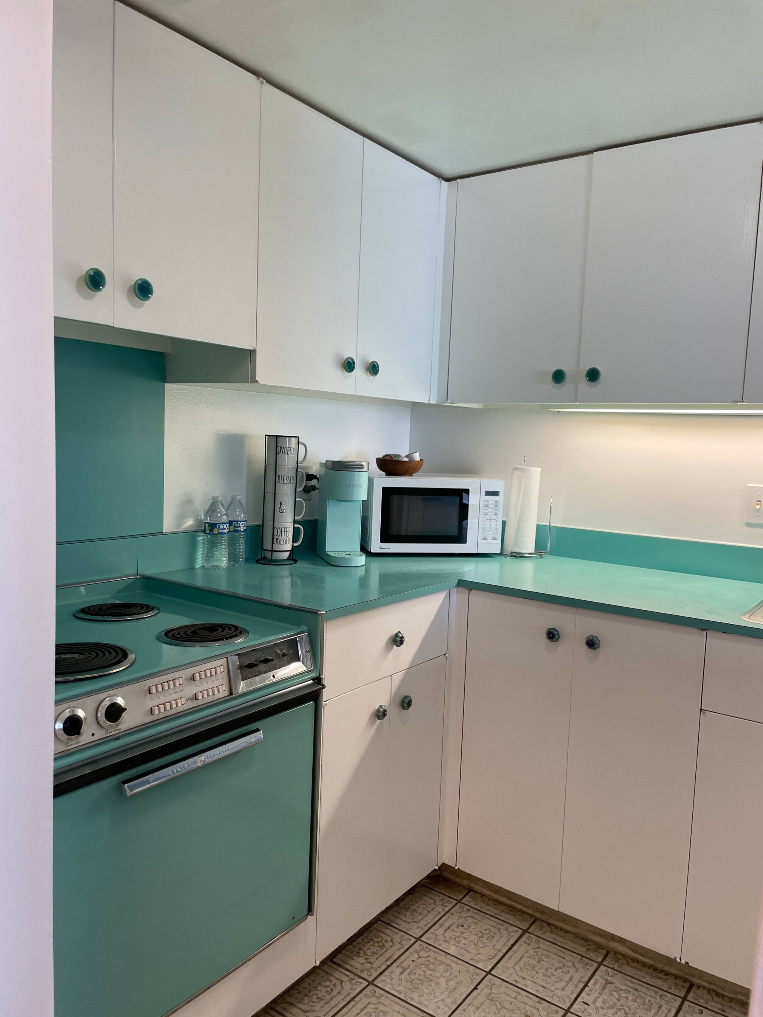 Condo in Honolulu · ★5.0 · Studio · 2 beds · 1 private bath - Image 9