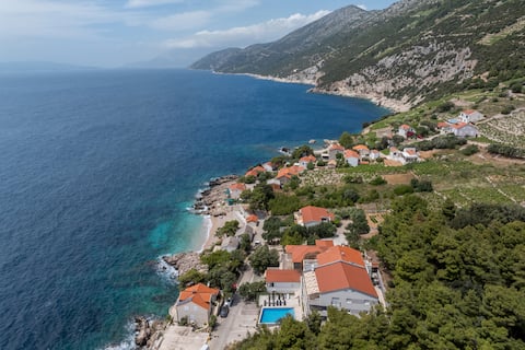 Fantastic studio at see side with pool/Lux 6