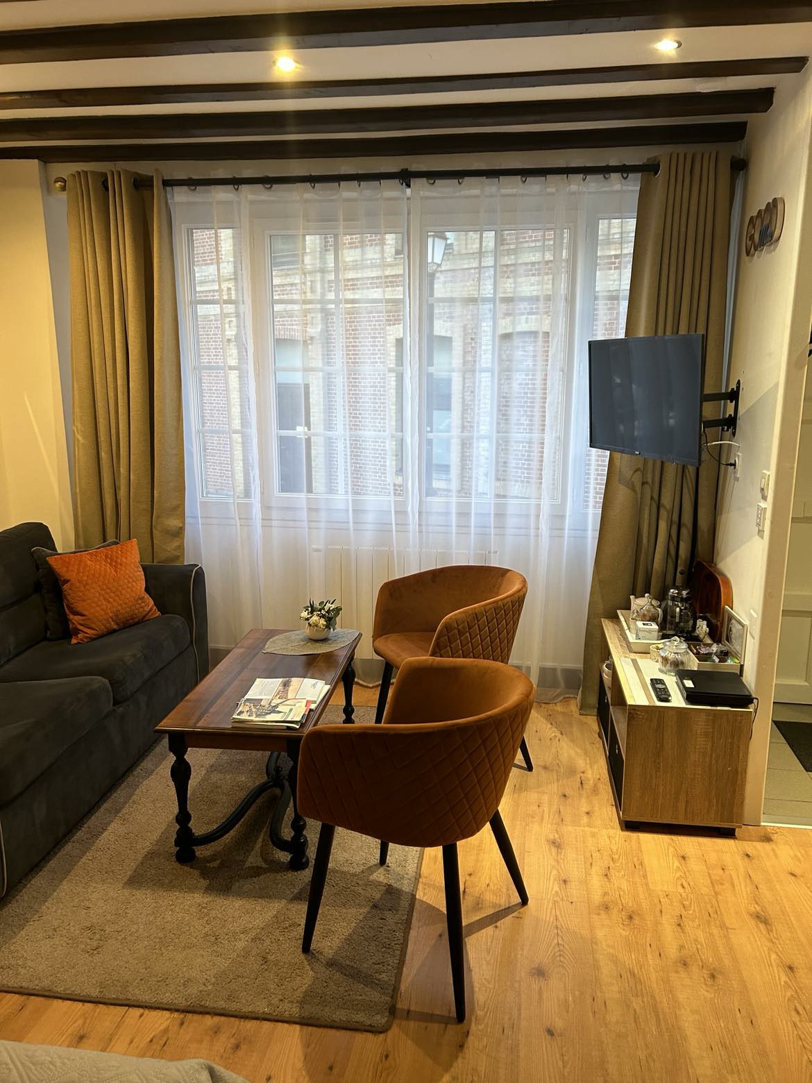 Top Airbnb: Sophie's chic studio in the heart of downtown in Honfleur