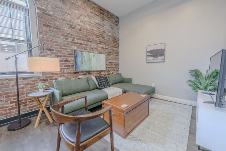 Lavish 3br In Downtown | Keyless Entry