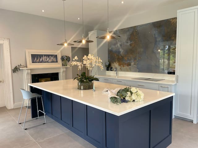 Killiney Beach Side Period House gallery image 4