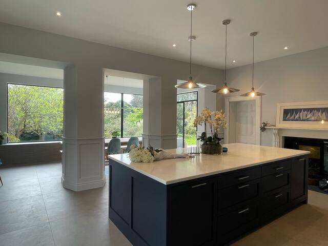 Killiney Beach Side Period House gallery image 3